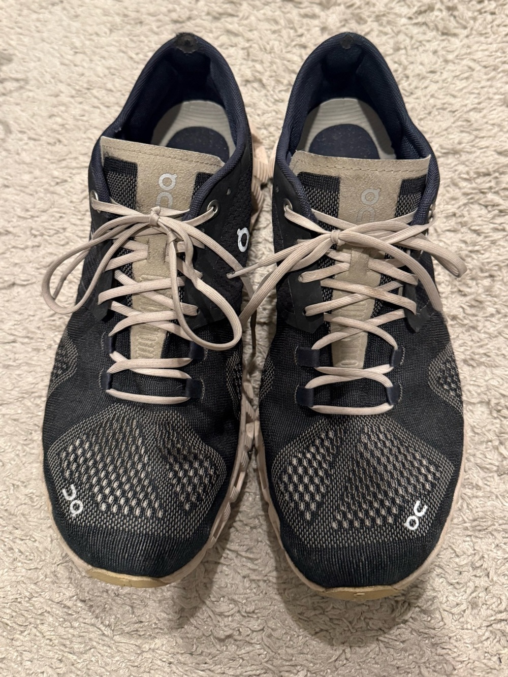 On Running Cloud women’s Black & Tan Running Shoes